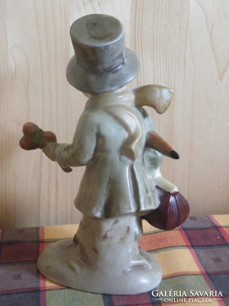 Régi Bertram figurális jelzett porcelán - Fiú táskával, esernyővel, virágcsokorral a kezében -