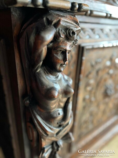 Dúsan faragott szobros antik reneszánsz pohárszék tálaló etager ELADÓ / BÉRLHETŐ