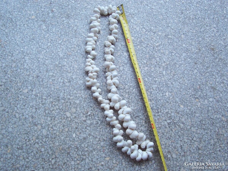 Shell-shaped necklace