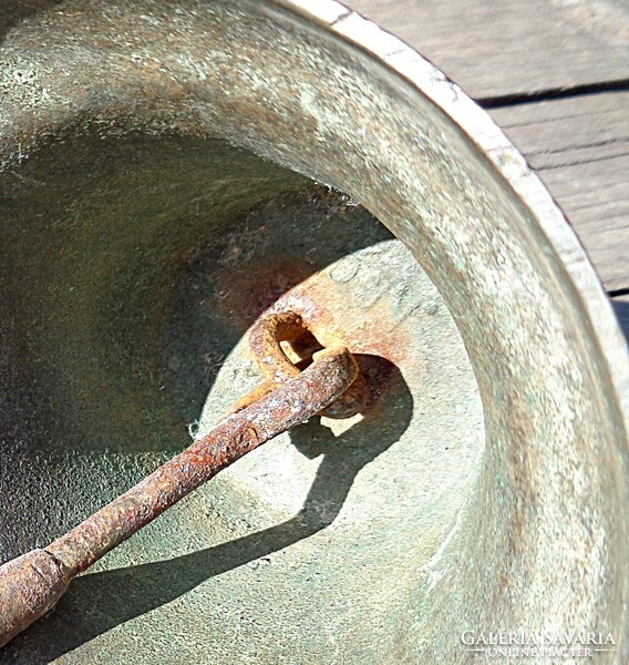 Régi ciril feliratos bronz harang