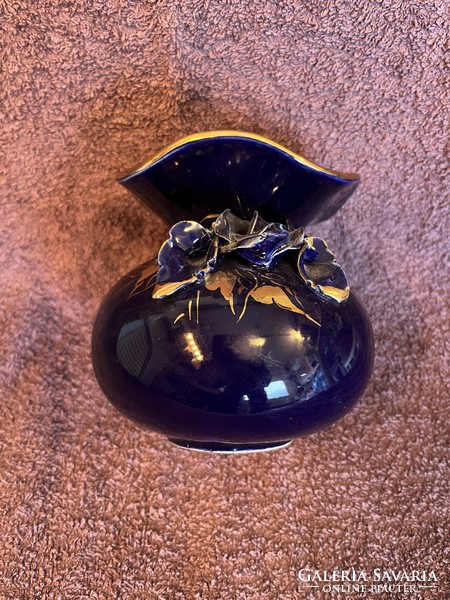 Sötétkék festett porcelán váza