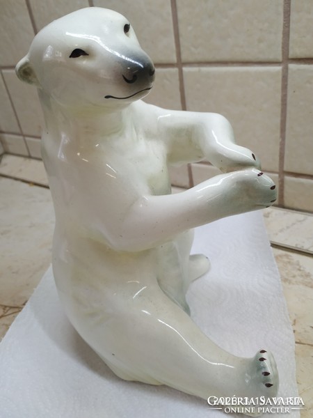 White bear statue for sale! Porcelain marked statue for sale! 23 cm