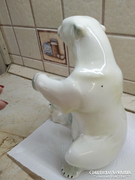 Fehér medve szobor eladó! Porcelán jelzett  szobor eladó! 23 cm