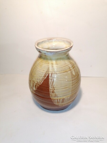 Ceramic vase (300)