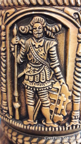 Medieval knight royal ceramic jug (m3406)