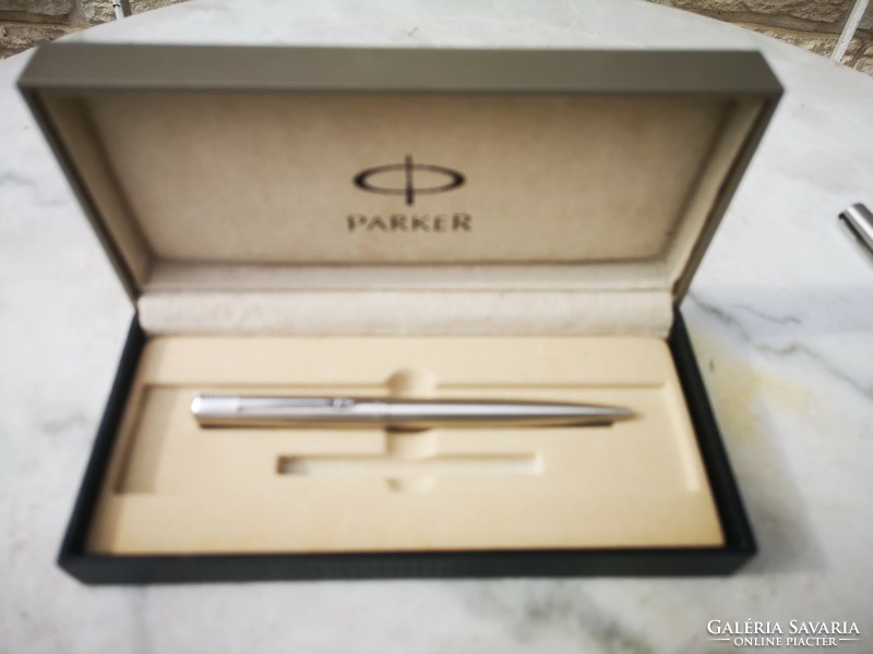 Parker toll dobozban eredeti szép állapotban elegáns ajándék célra is, gyüjteménybe