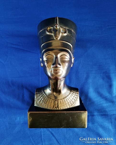 Nefertiti királynő kerámia mellszobra