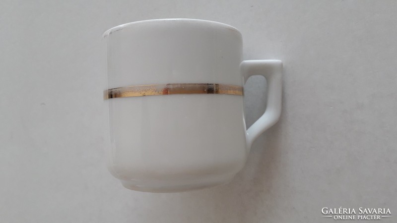 Régi Zsolnay porcelán mini csésze fehér aranyozott kis bögre 6 cm
