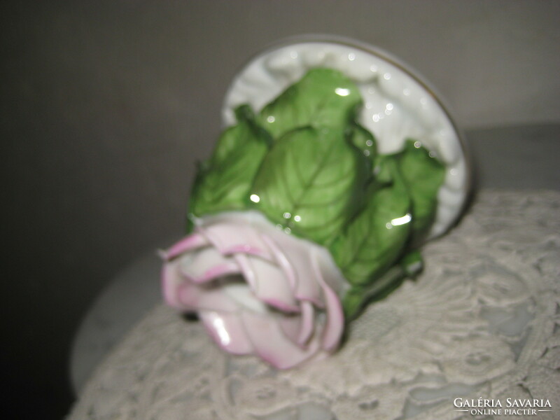 Herendi  rózsás gyertyatartó  , régi jelzésű , két piciny szirom lepattanással  , 9 cm