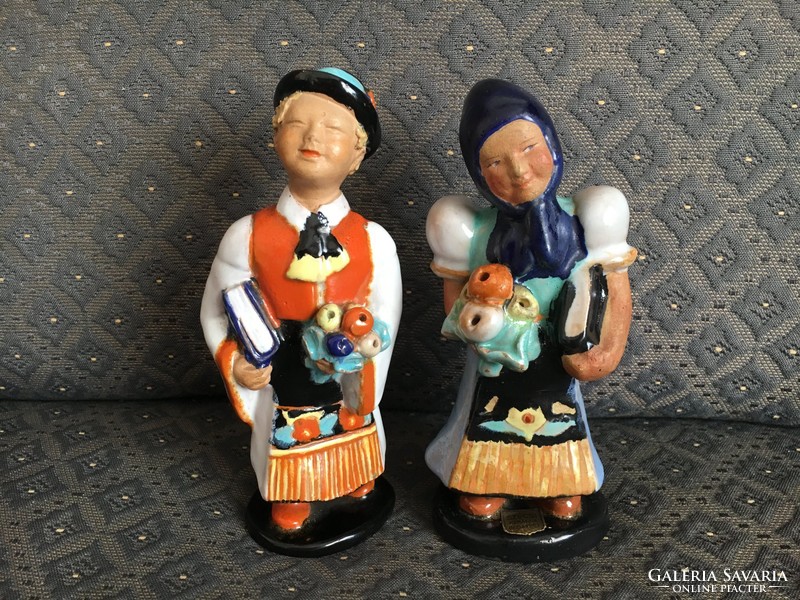 Jolán Szécsi ceramic, a married couple in folk costume, with flowers and a Bible