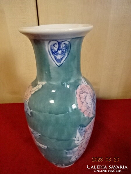 Chinese porcelain vase, height 25.5 cm. Jokai.