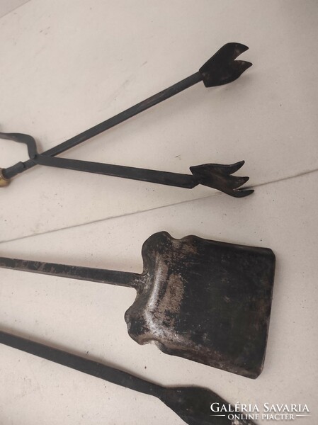 Antik tűzpiszkáló készlet kályha kandalló mellé kovácsolt vas és sárgaréz 91 6701