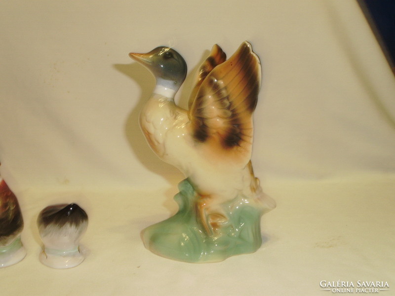 Négy darab Bodrogkeresztúri és egy darab egyéb kerámia kacsa figura, nipp együtt eladó