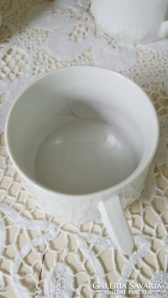 Régi,hófehér virágdíszítésű vastag porcelán csésze,bögre 6 db.