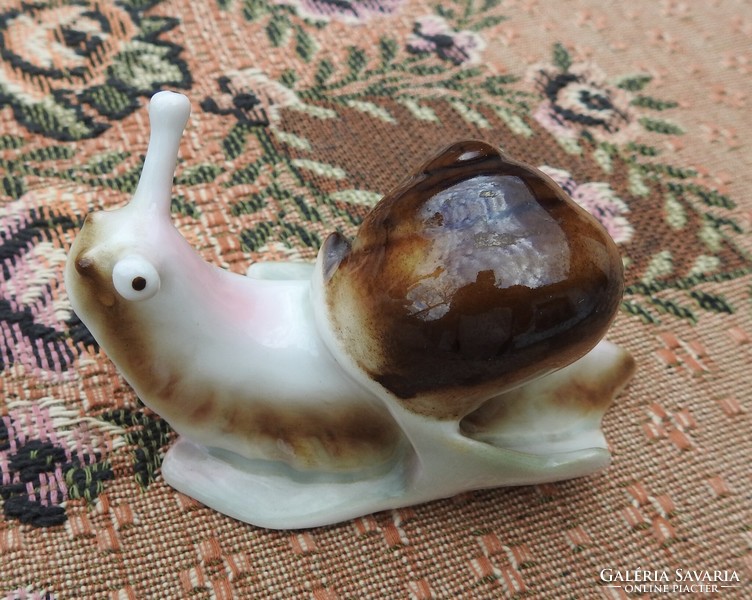 Zsolnay chick - snail biga - snail biga