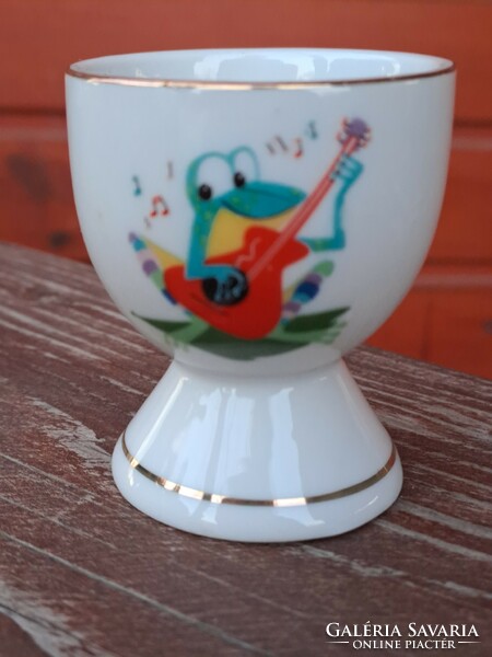 Porcelain egg holder with frog serenade