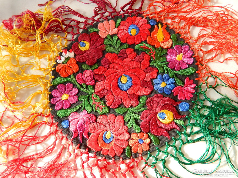 Matyó pattern embroidered fringed circular tablecloth
