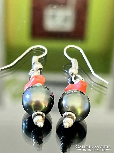 Pair of silver earrings with pearls and coral stone