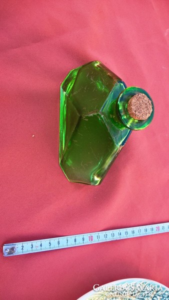 (K) Régi masszív, zöld üveg