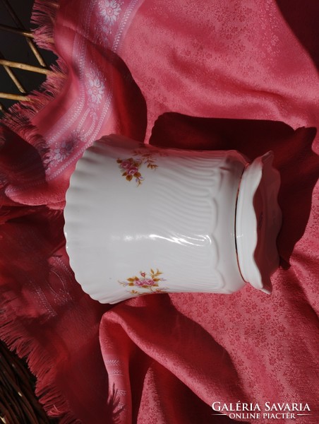 Flower-patterned porcelain bowl