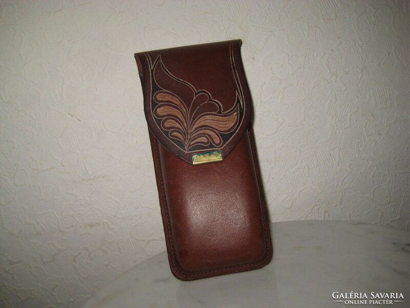 Leather glasses holder, with a nice engraved pattern, 8 x 12 cm