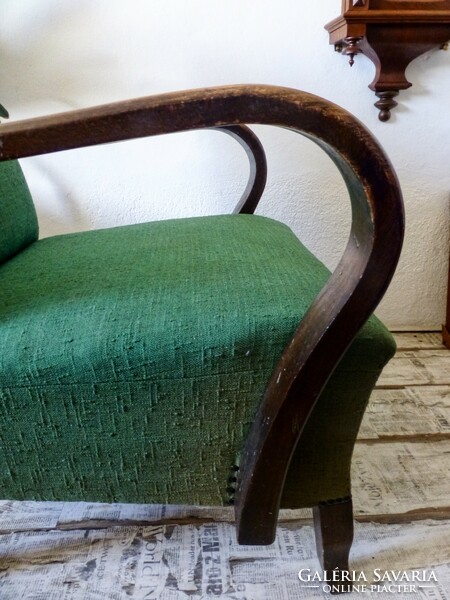 Gyönyörű antik hajlított karfás fotel