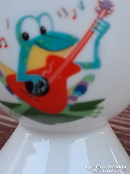 Porcelain egg holder with frog serenade