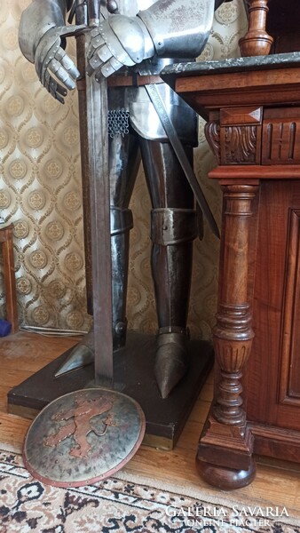 Knight armor with sword + shield accessory