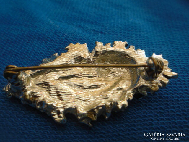 Old brooch beautiful and rare oak leaf?