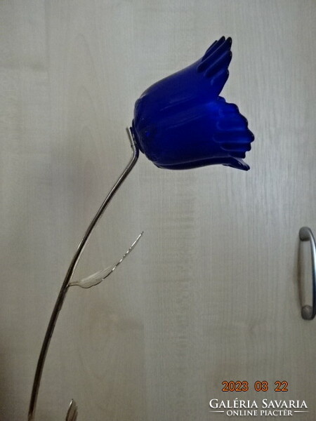 Kobalt kék üveg rózsa, szára 50 cm hosszú. Jókai.