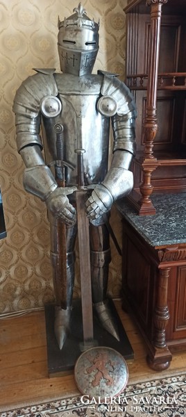Knight armor with sword + shield accessory