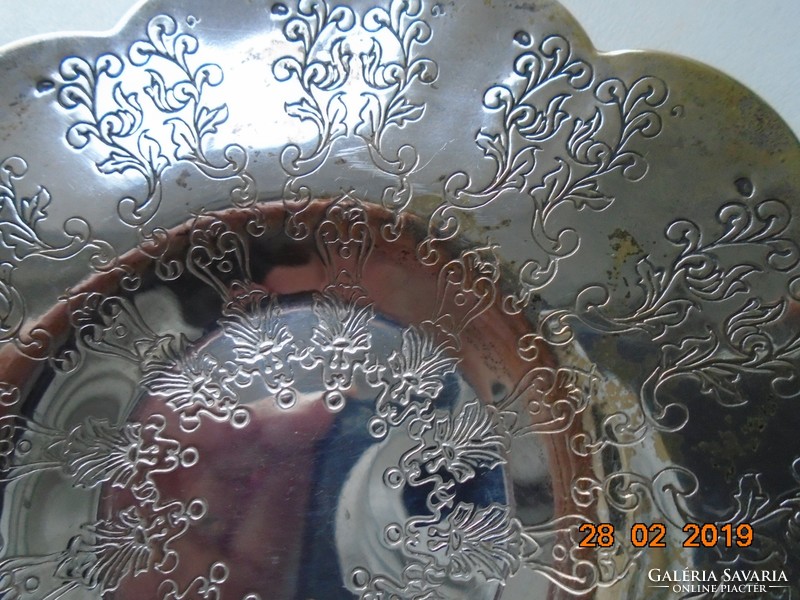 Chiseled with stylized plant patterns, wavy edge, silver-plated bowl