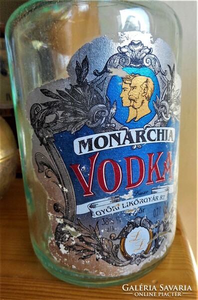 Régi címkés üveg,  Monarchia vodka L.L. (Győri Likőrgyár Rt.)