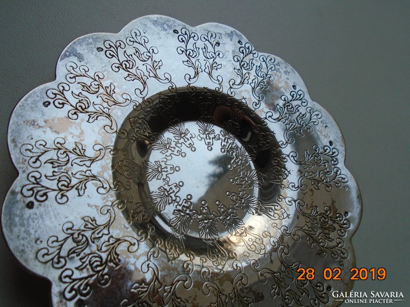 Chiseled with stylized plant patterns, wavy edge, silver-plated bowl