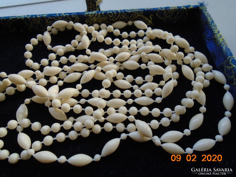 Fehér, hosszú,2 soros nyaklánc hosszúkás és gömbölyű gyöngyökből