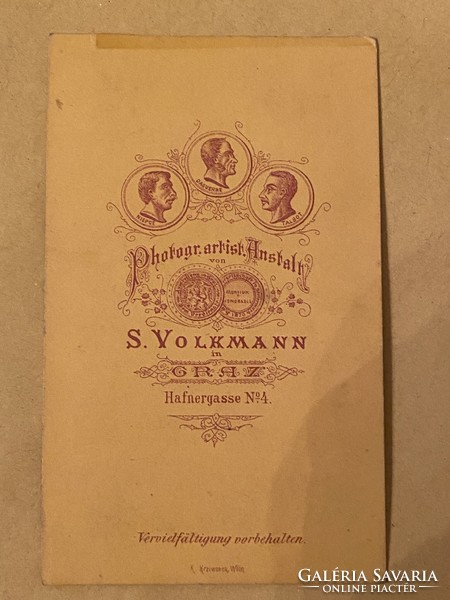 2 db kabinetfotó 1880-1890- körül készítője S.Volkmann Graz