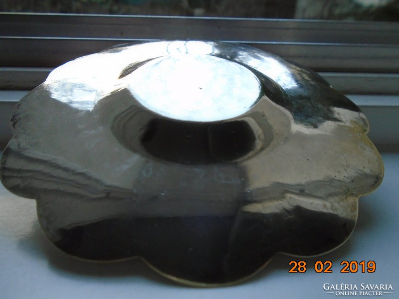 Chiseled with stylized plant patterns, wavy edge, silver-plated bowl