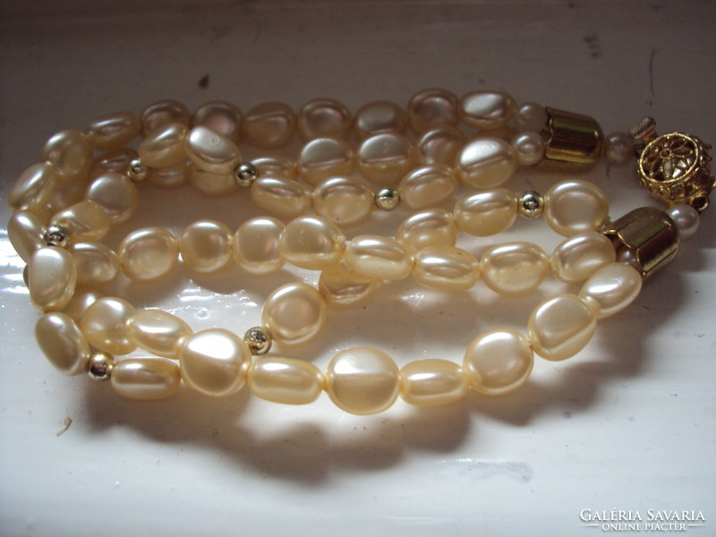Bracelet made of pearls