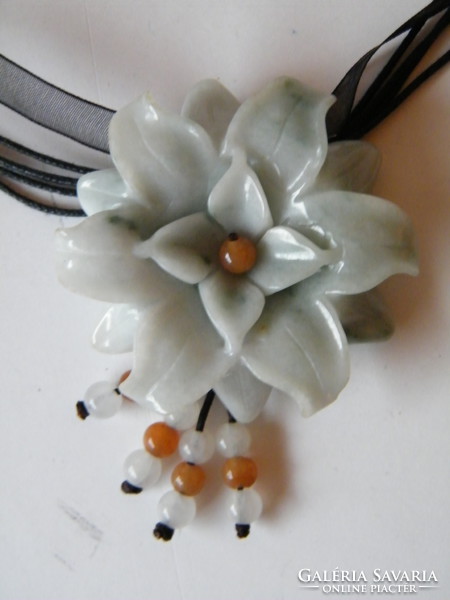 Flower pendant made of glass