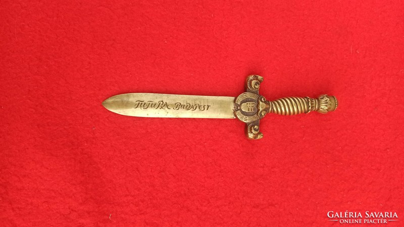 Hungarian dagger