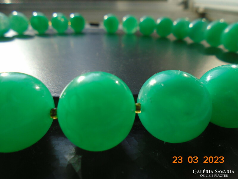 1950 Emerald green pearl necklace