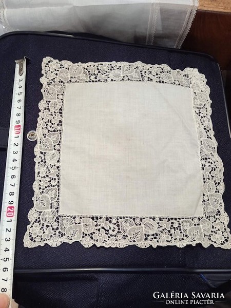 Lace tablecloths, 6 different, 15-20 centimeter, unit price.