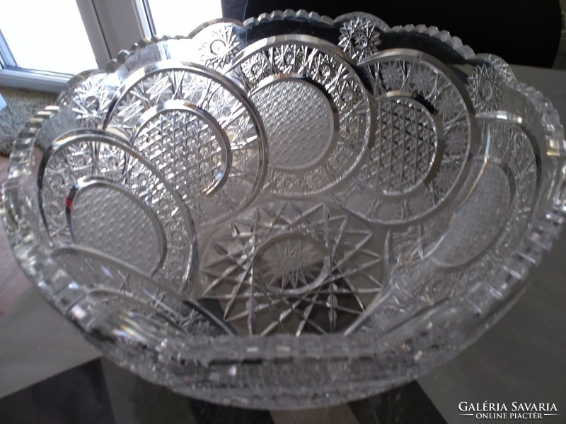 A giant lead crystal table centerpiece. Fruit bowl 3.7 kg!