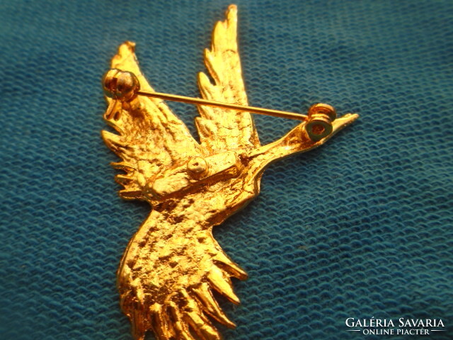 Old brooch depicting a bird