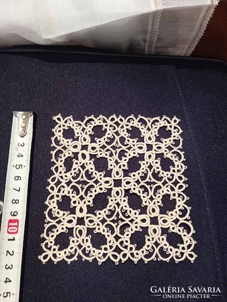 Lace tablecloths, 6 different, 15-20 centimeter, unit price.