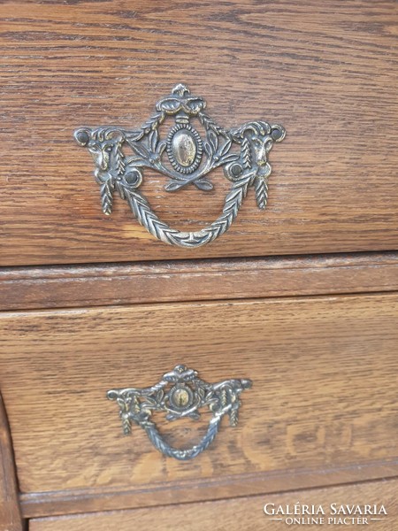 Baroque-style lion-legged chest of drawers with 3 drawers