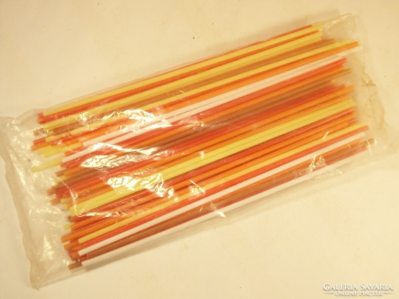 Régi retro műanyag szívószál fehér citromsárga narancssárga piros, barna 1980-as évekből