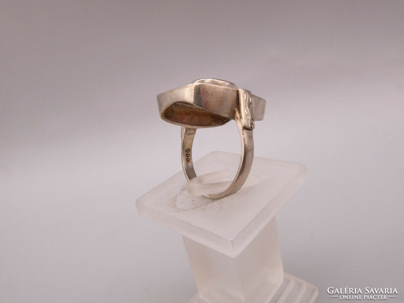 Különleges ezüst gyűrű Gránát kővel