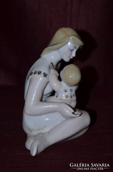 Mother with child 02 ( dbz 00111 )