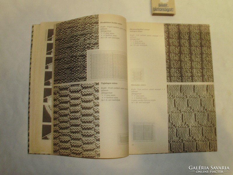 Knitting pattern book - 1987